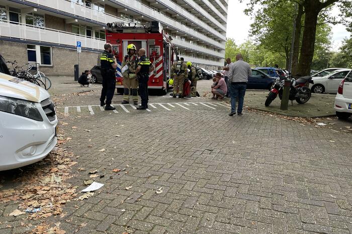 Rookpot zorgt voor enorme rookontwikkeling in flatgebouw