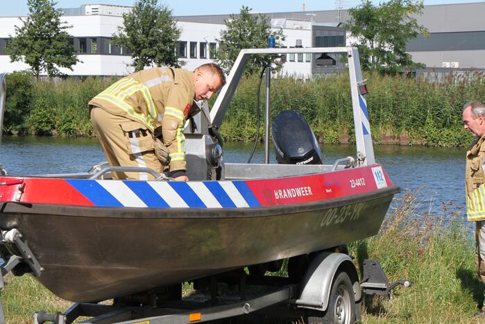 Zoektocht naar container in water