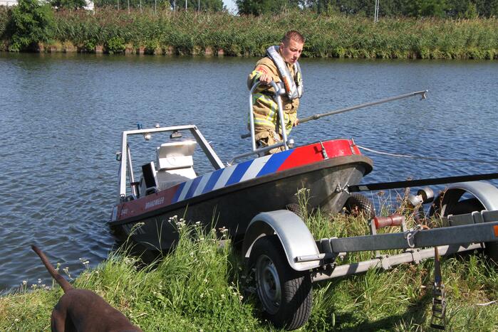 Zoektocht naar container in water