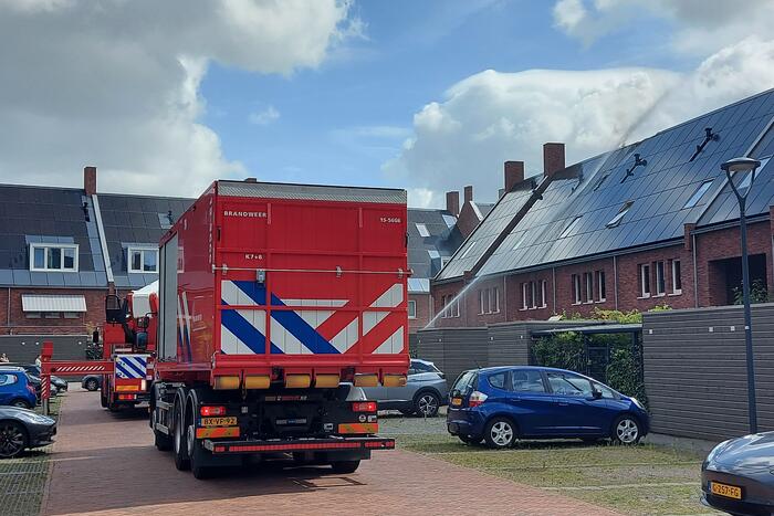 Zonnepanelen op dak verwoest door brand