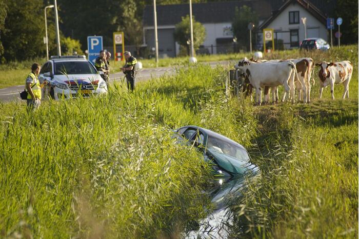 BMW M3 van 150000 euro belandt in sloot