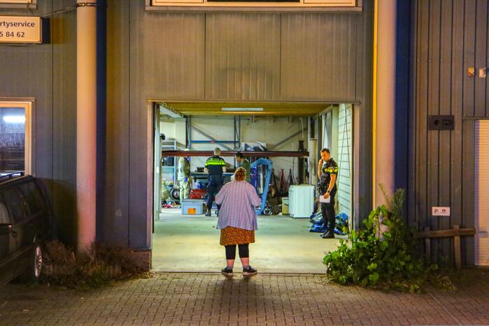 Persoon zwaargewond door incident in garage