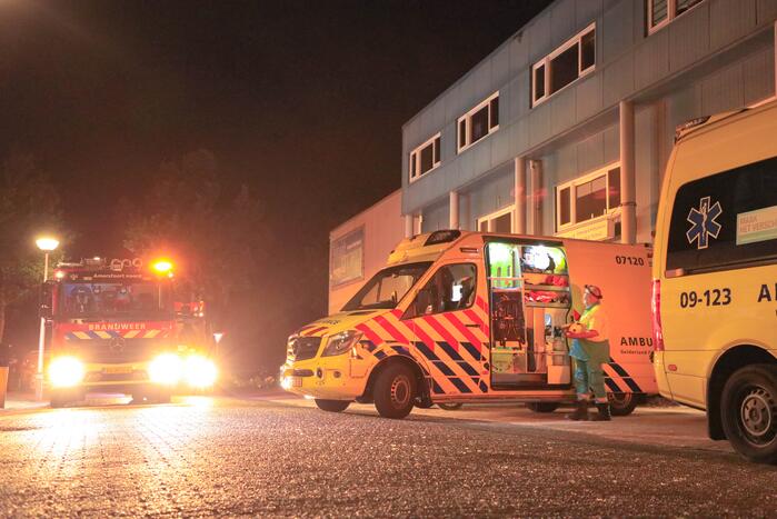 Persoon zwaargewond door incident in garage