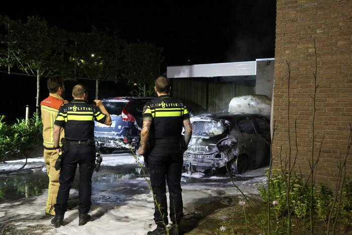 Personenauto volledig uitgebrand