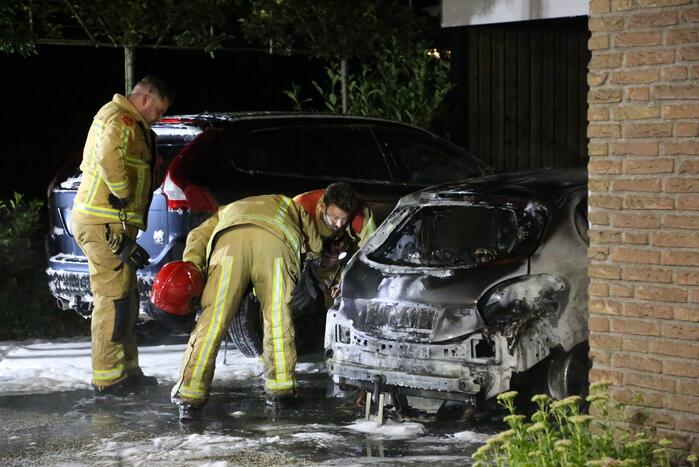 Personenauto volledig uitgebrand