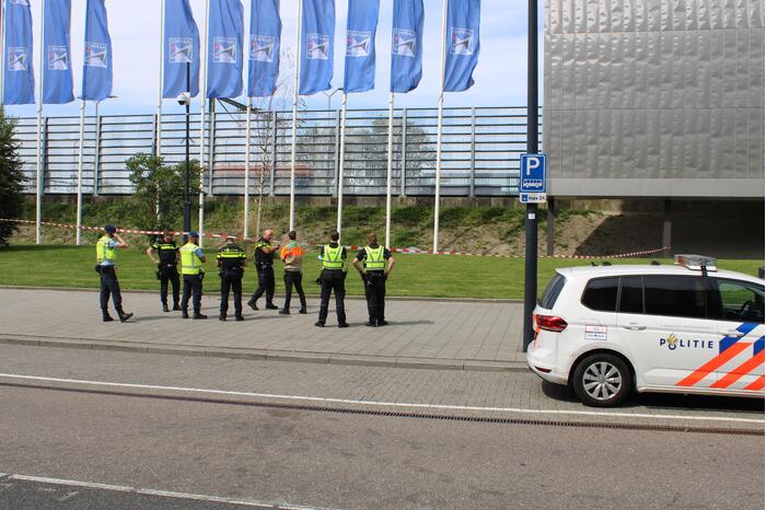 Kampeertent met spullen aangetroffen langs spoor