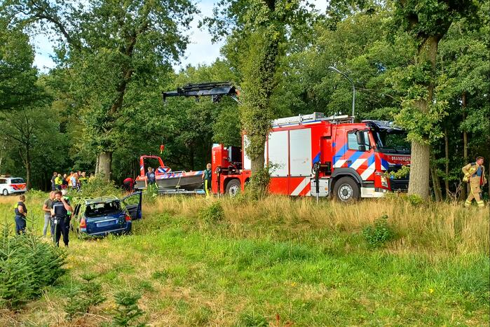 Auto te water en inzittende spoorloos