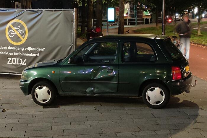 Scooter botst in zijkant van personenauto