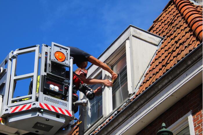 Raamkozijn bovenwoning valt naar beneden