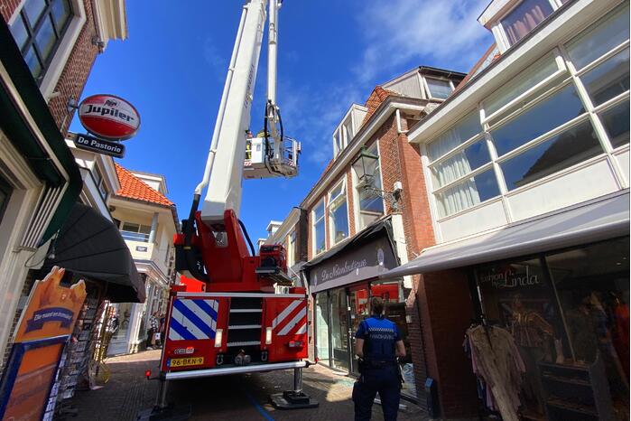 Raamkozijn bovenwoning valt naar beneden