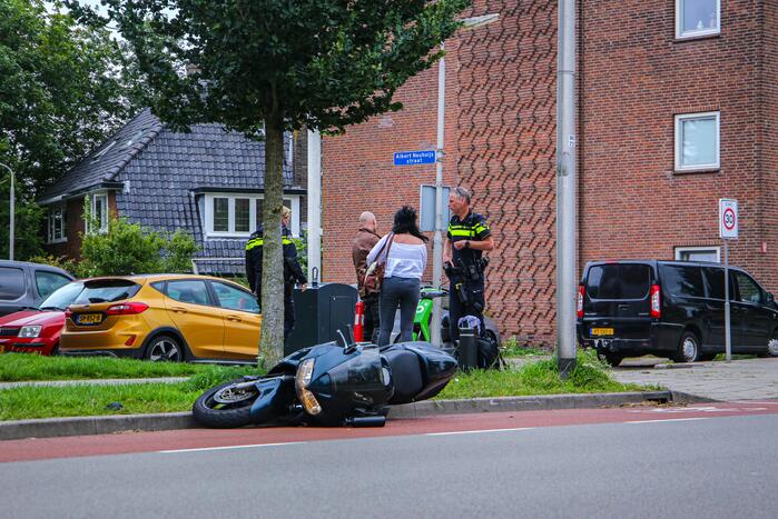 Motorrijder botst op lantaarnpaal bij uitwijkmanoeuvre