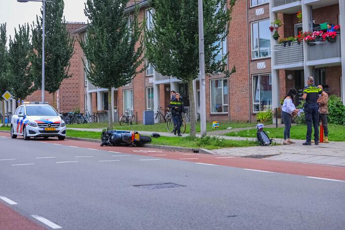 Motorrijder botst op lantaarnpaal bij uitwijkmanoeuvre