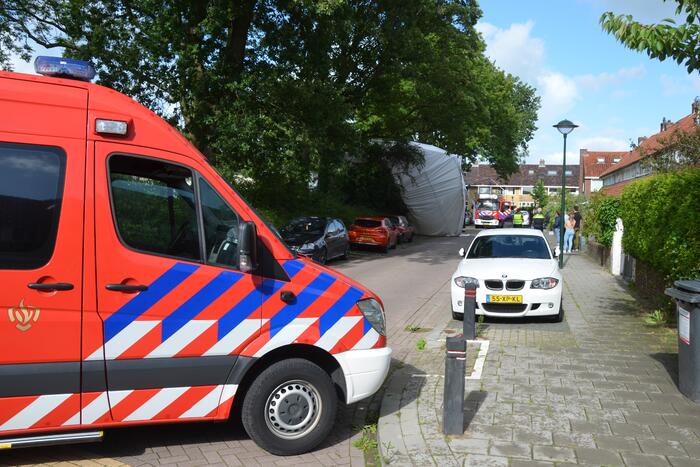 Grote tent waait de weg op