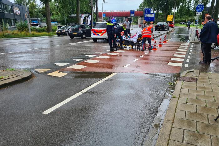 Automobilist ziet fietsster over het hoofd