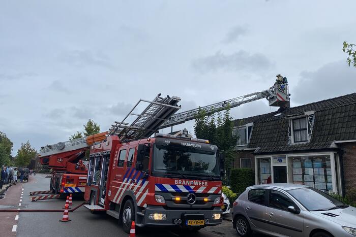 Weg tijdelijk afgesloten door schoorsteenbrand