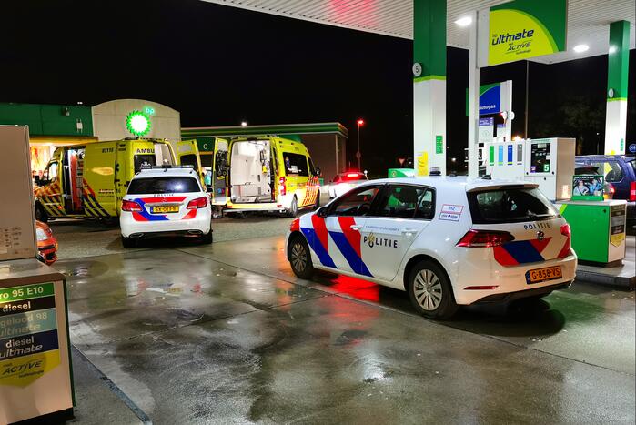 Overleden man in auto aangetroffen bij BP-tankstation