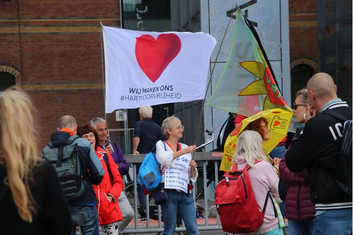 Demonstratie bij kantoor Facebook voor het vrije woord