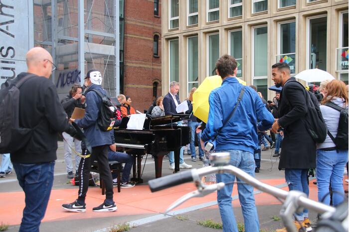 Demonstratie bij kantoor Facebook voor het vrije woord