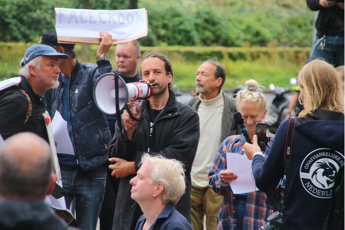 Demonstratie bij kantoor Facebook voor het vrije woord
