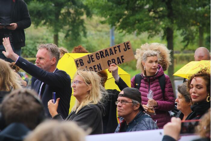 Demonstratie bij kantoor Facebook voor het vrije woord