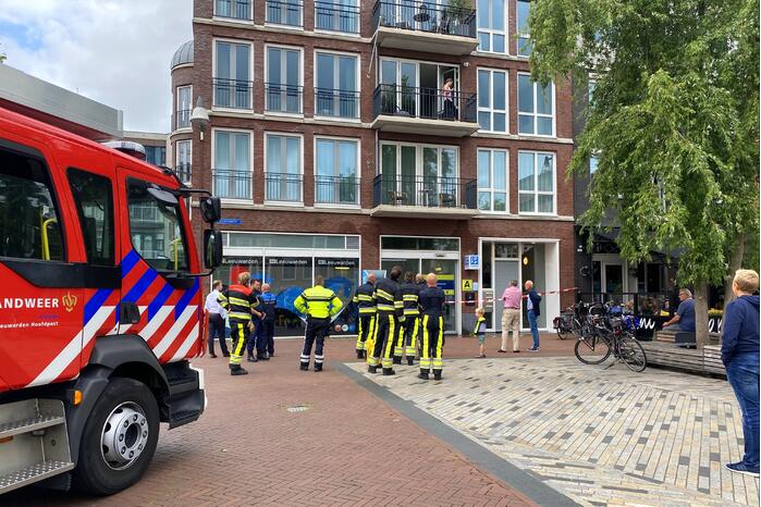 Water stroomt aan alle kanten uit appartementencomplex