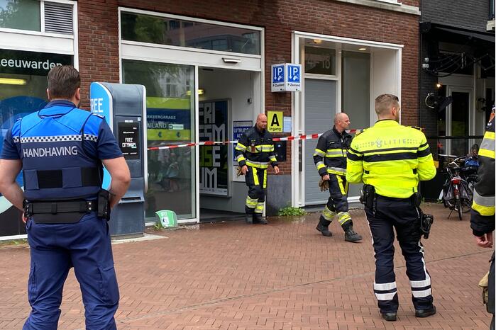Water stroomt aan alle kanten uit appartementencomplex