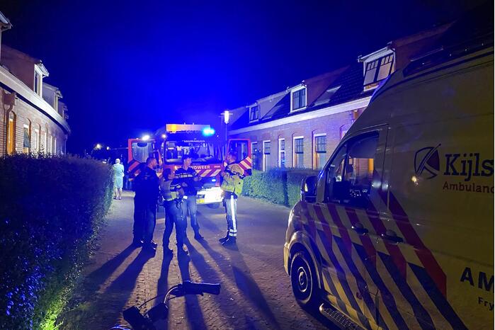 Brandweer blust brand in woning