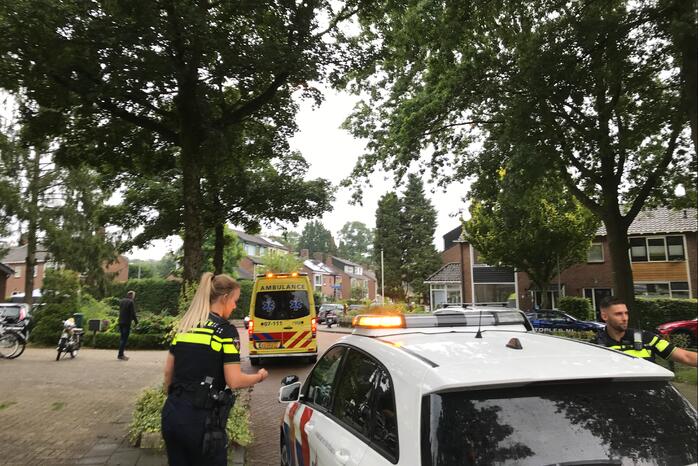 Brommerrijder rijdt overstekende hond aan