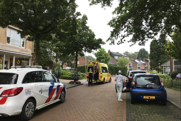 Brommerrijder rijdt overstekende hond aan