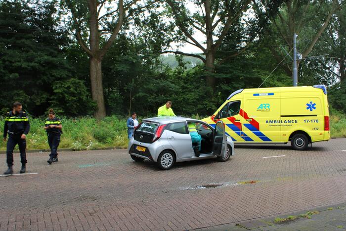 Auto botst in portier van andere weggebruiker