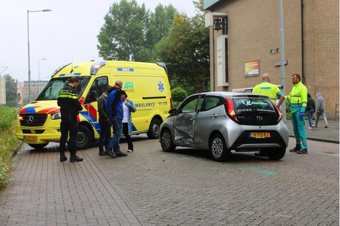 Auto botst in portier van andere weggebruiker