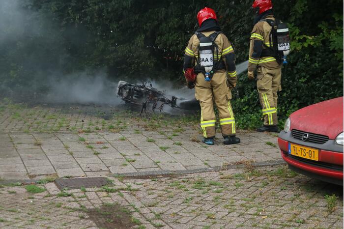 Scooter volledig uitgebrand