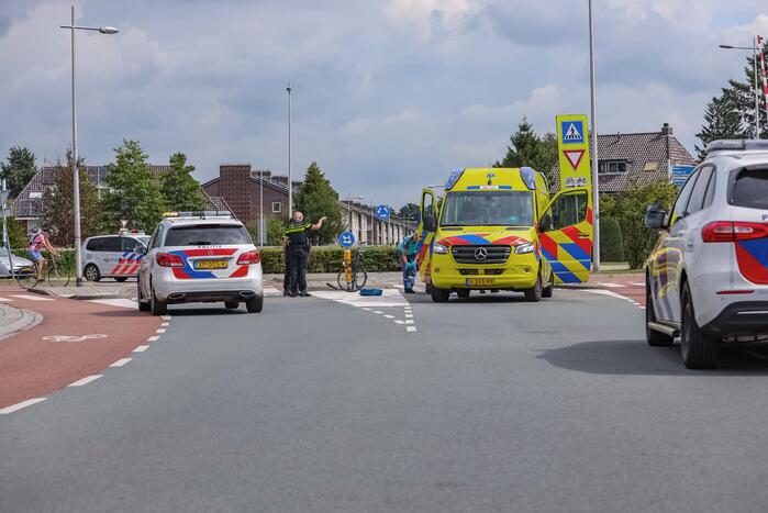 Fietsster geschept door auto