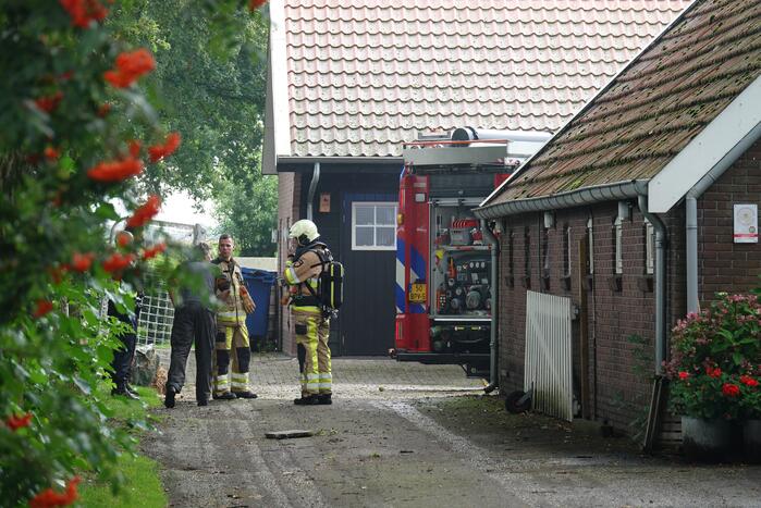 Hooibalen vliegen in brand