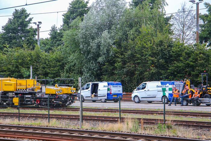 Trein van Strukton raakt van het spoor