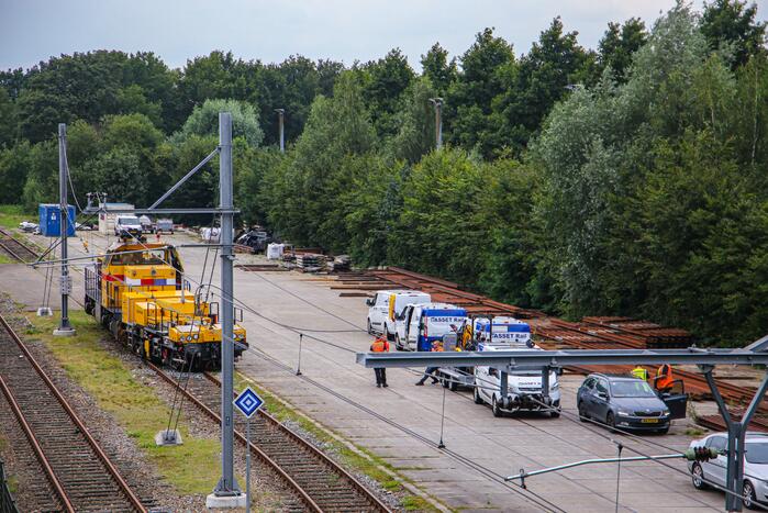 Trein van Strukton raakt van het spoor