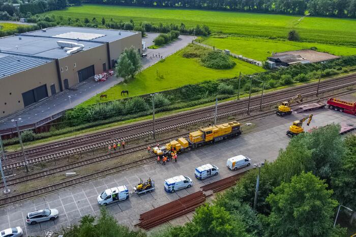 Trein van Strukton raakt van het spoor
