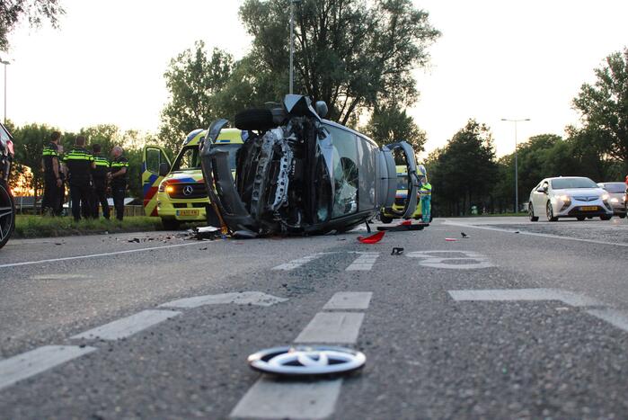 Auto belandt op kant bij ongeval