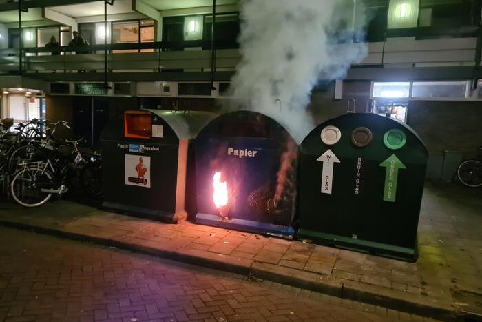 Papiercontainer in brand