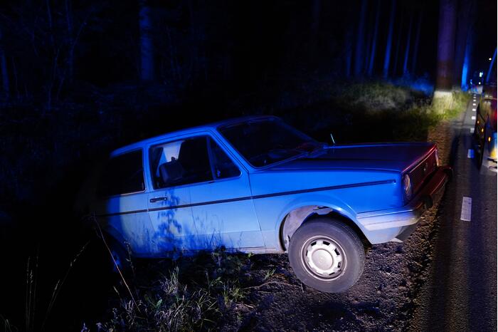 Dronken bestuurder raakt van de weg