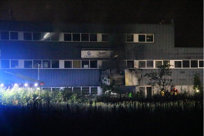 Grote brand in bedrijfspand