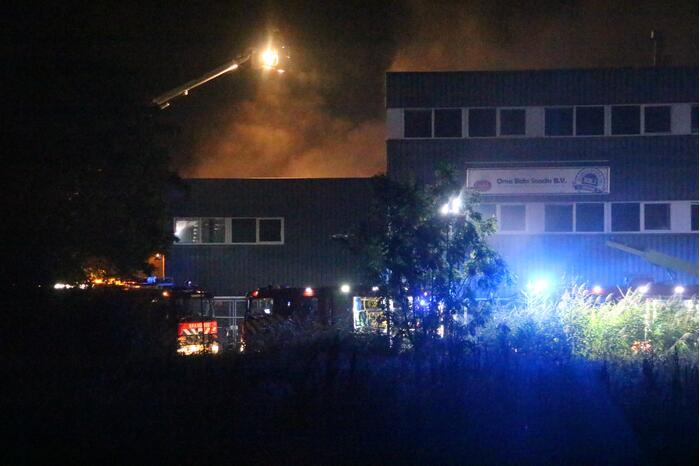 Grote brand in bedrijfspand