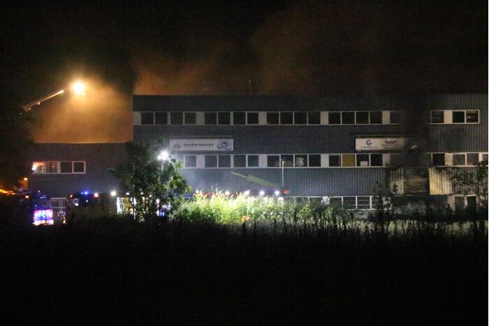 Grote brand in bedrijfspand
