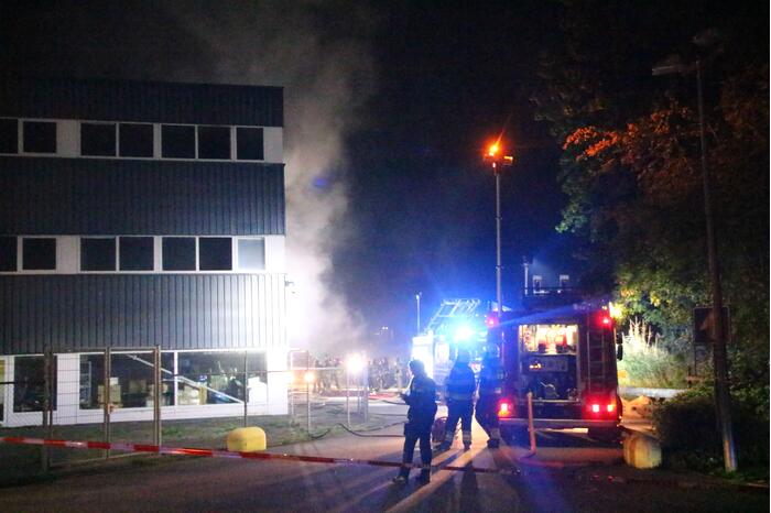 Grote brand in bedrijfspand