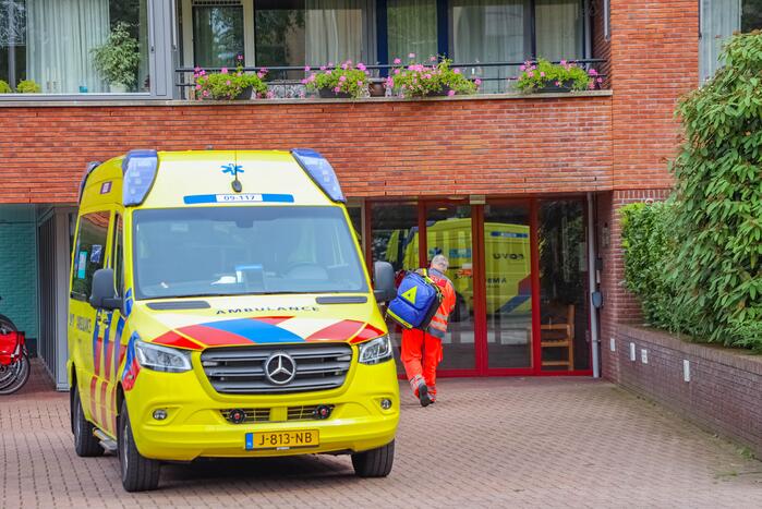 Inzet traumahelikopter woonzorgcomplex trekt veel bekijks