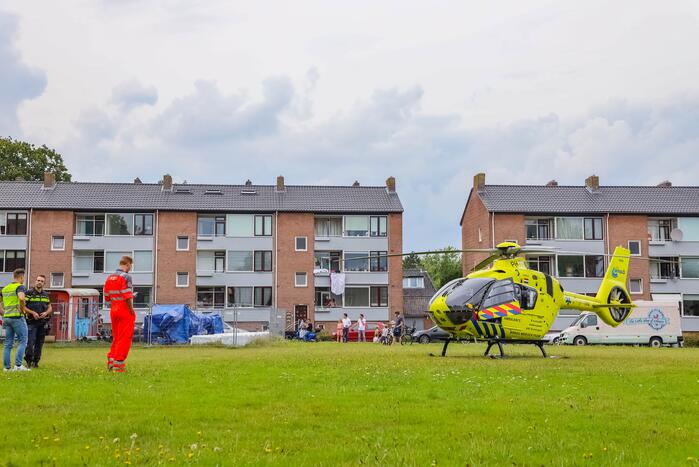Inzet traumahelikopter woonzorgcomplex trekt veel bekijks