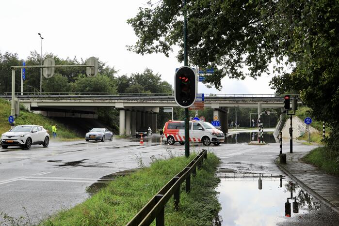 Weg afgesloten door overstroming