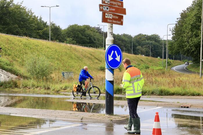 Weg afgesloten door overstroming