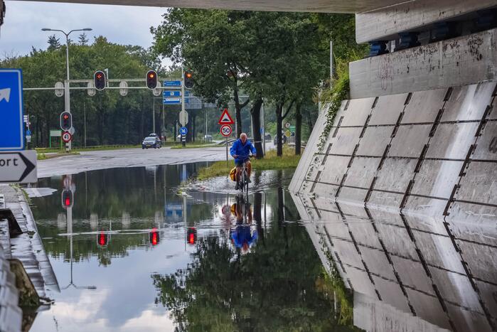 Weg afgesloten door overstroming