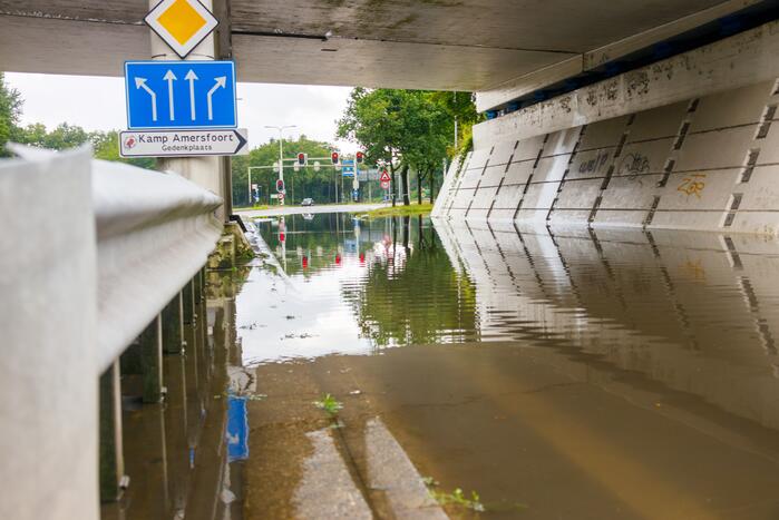 Weg afgesloten door overstroming